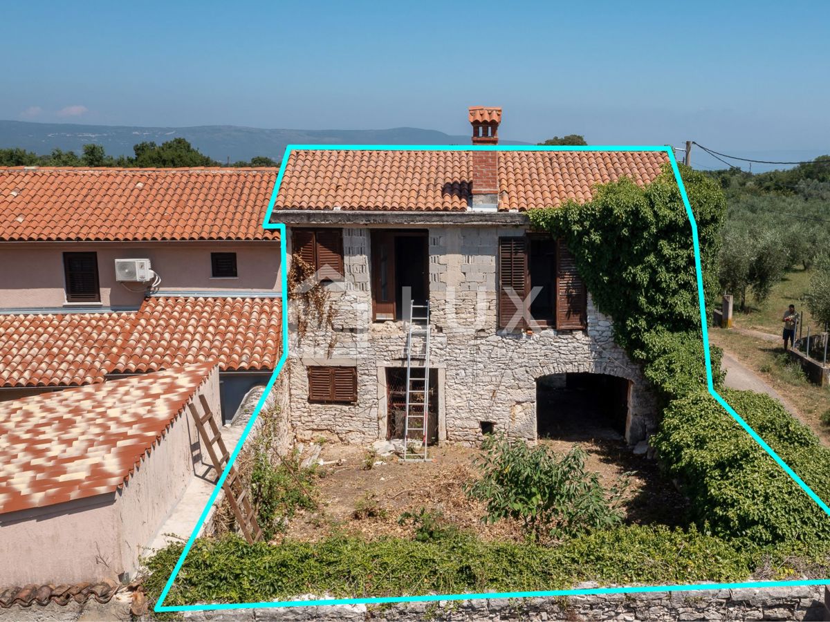 MARČANA, KRNICA - kamnita hiša za obnovo