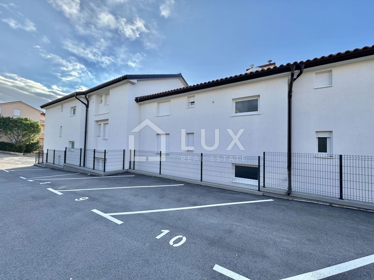 CRIKVENICA - dva apartmaja, 112m2, 150m do morja, novogradnja
