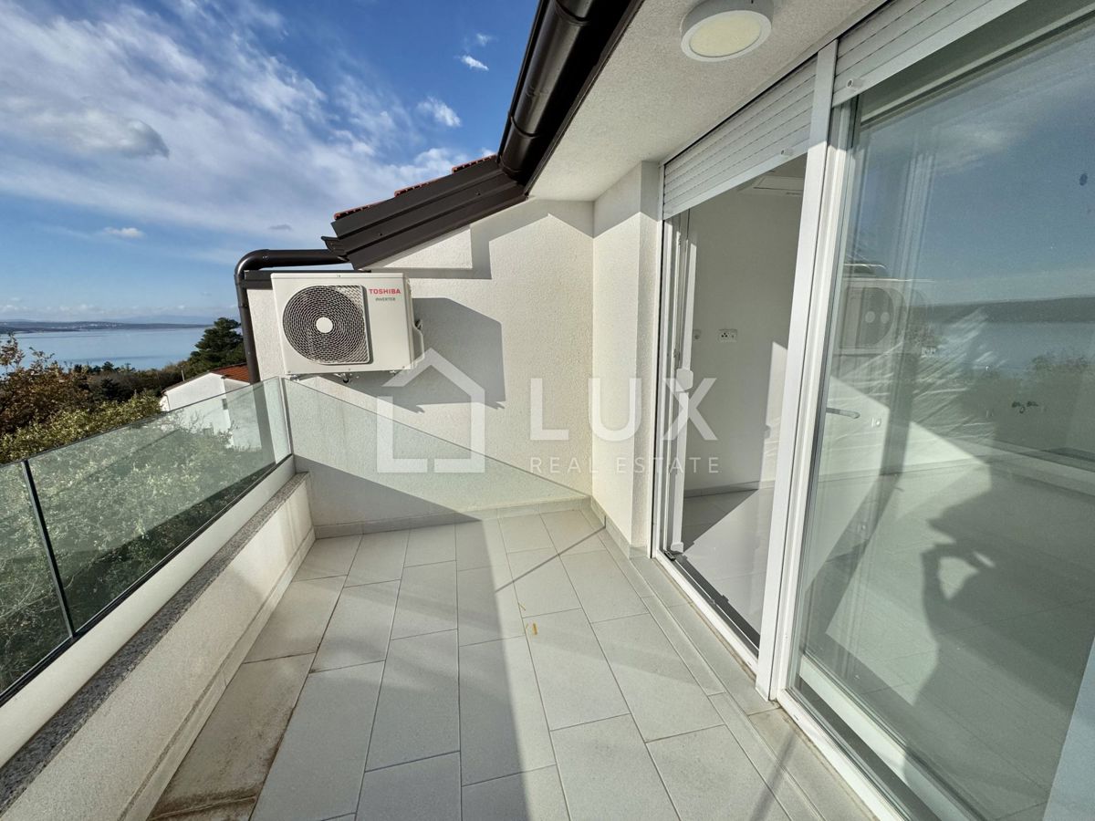 CRIKVENICA - dva apartmaja, 112m2, 150m do morja, novogradnja