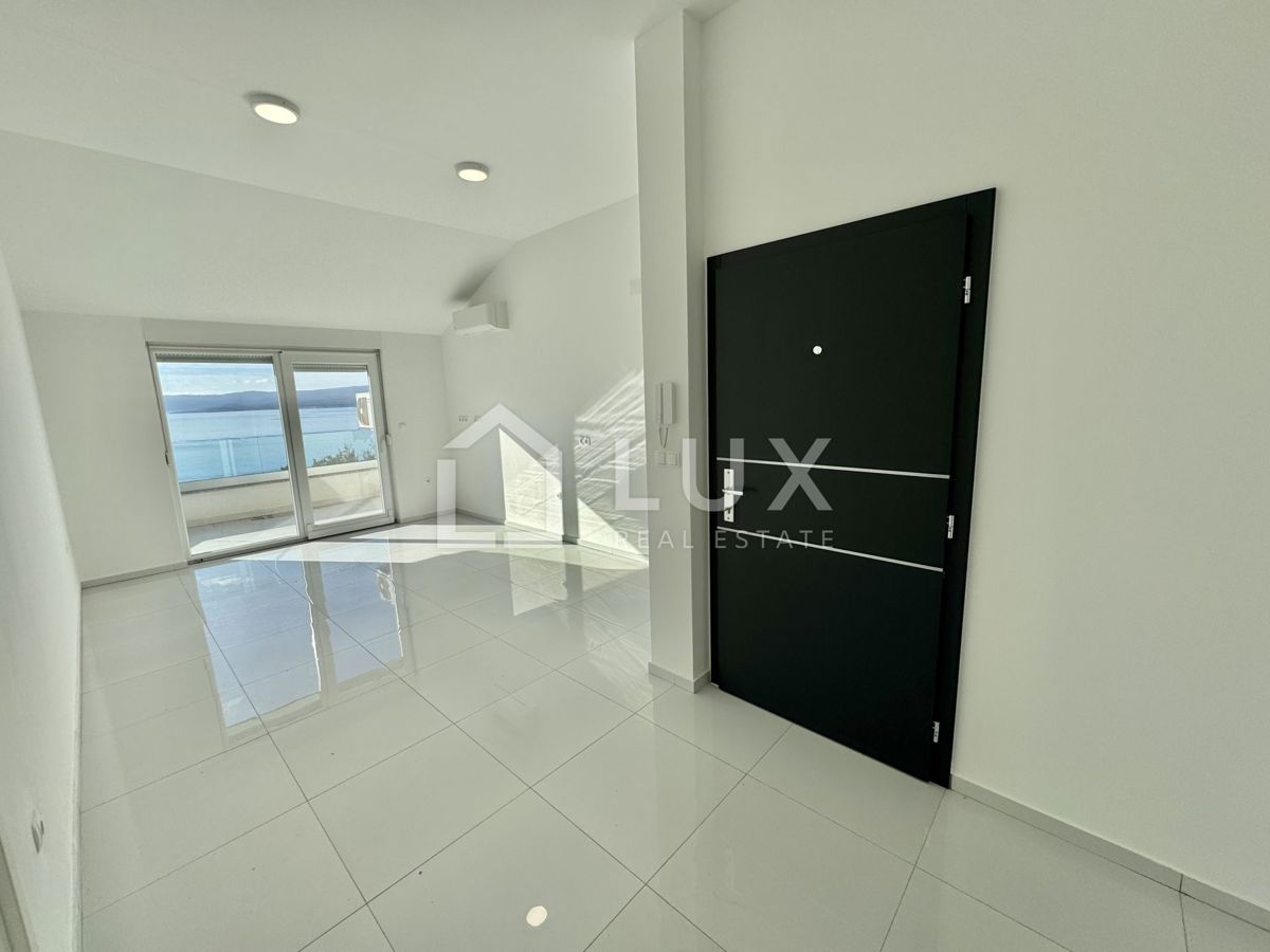 CRIKVENICA - dva apartmaja, 112m2, 150m do morja, novogradnja