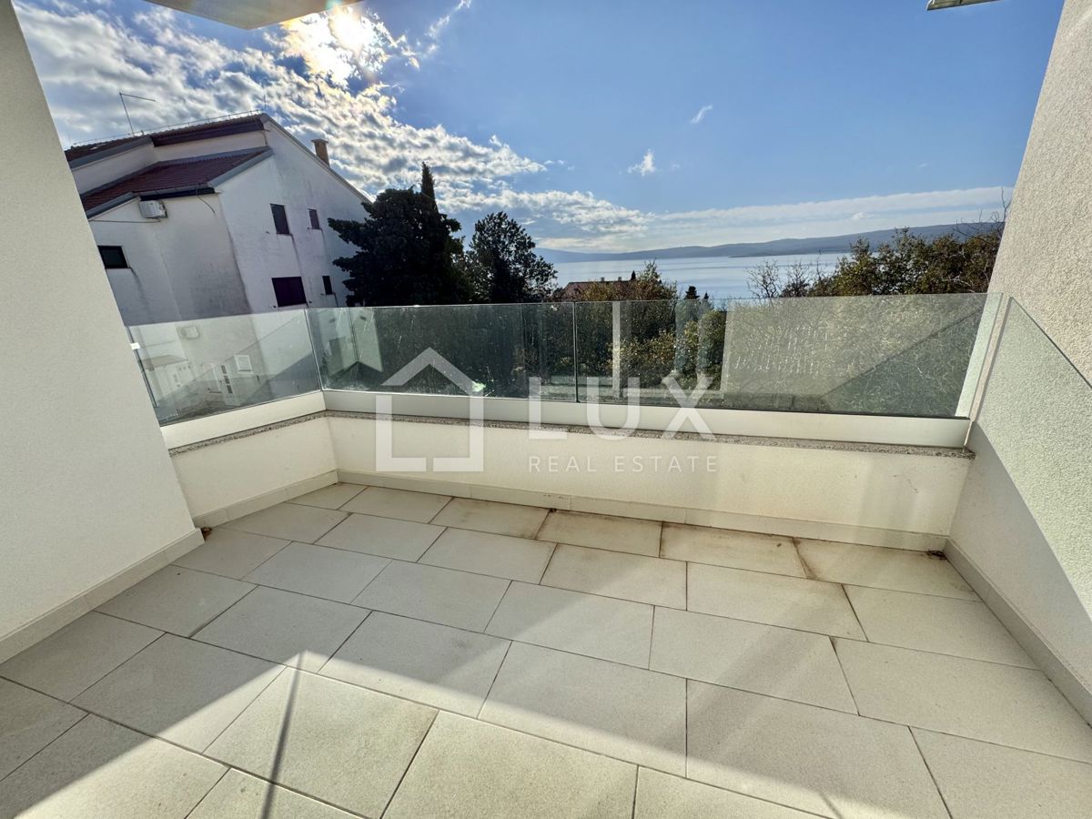 CRIKVENICA - dva apartmaja, 112m2, 150m do morja, novogradnja