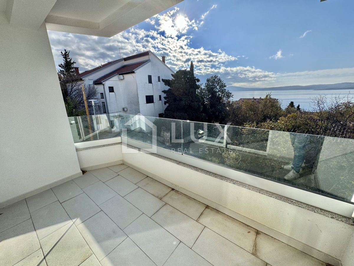 CRIKVENICA - dva apartmaja, 112m2, 150m do morja, novogradnja