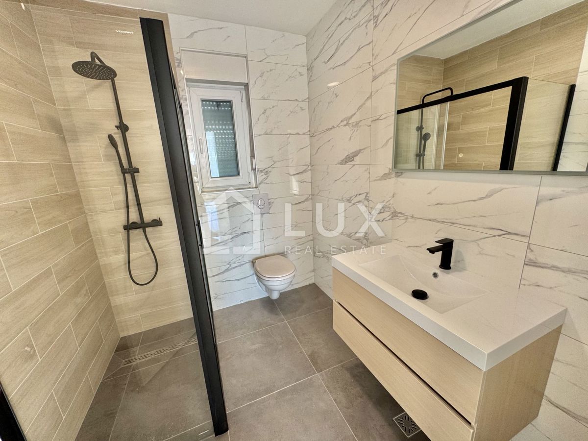 CRIKVENICA - dva apartmaja, 112m2, 150m do morja, novogradnja