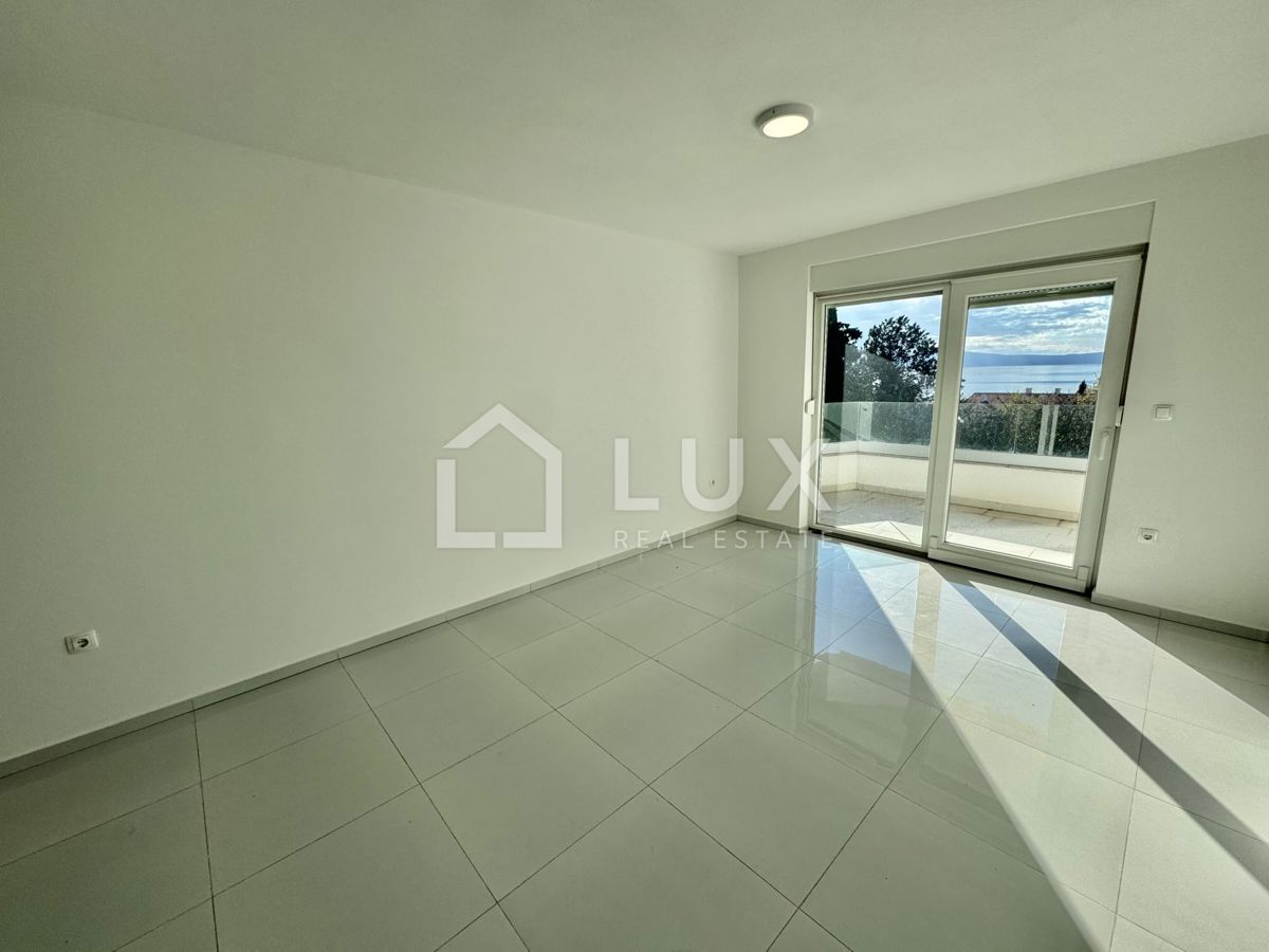 CRIKVENICA - dva apartmaja, 112m2, 150m do morja, novogradnja