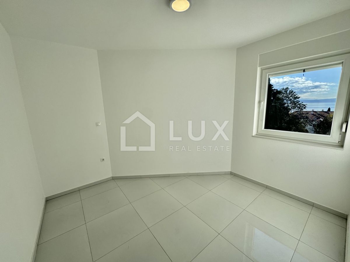 CRIKVENICA - dva apartmaja, 112m2, 150m do morja, novogradnja
