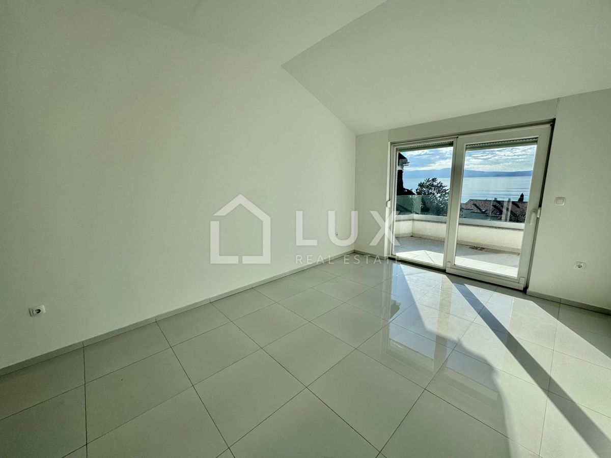 CRIKVENICA - dva apartmaja, 112m2, 150m do morja, novogradnja