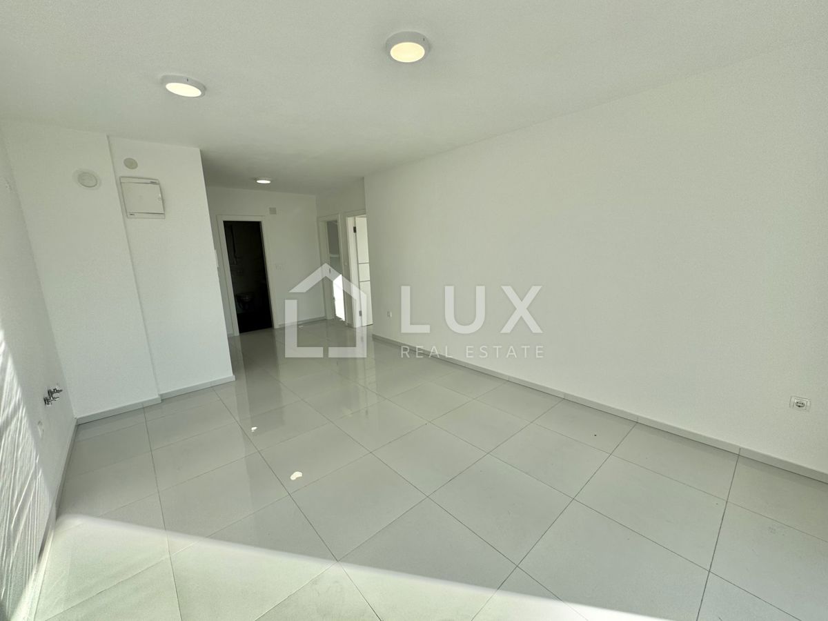 CRIKVENICA - dva apartmaja, 112m2, 150m do morja, novogradnja