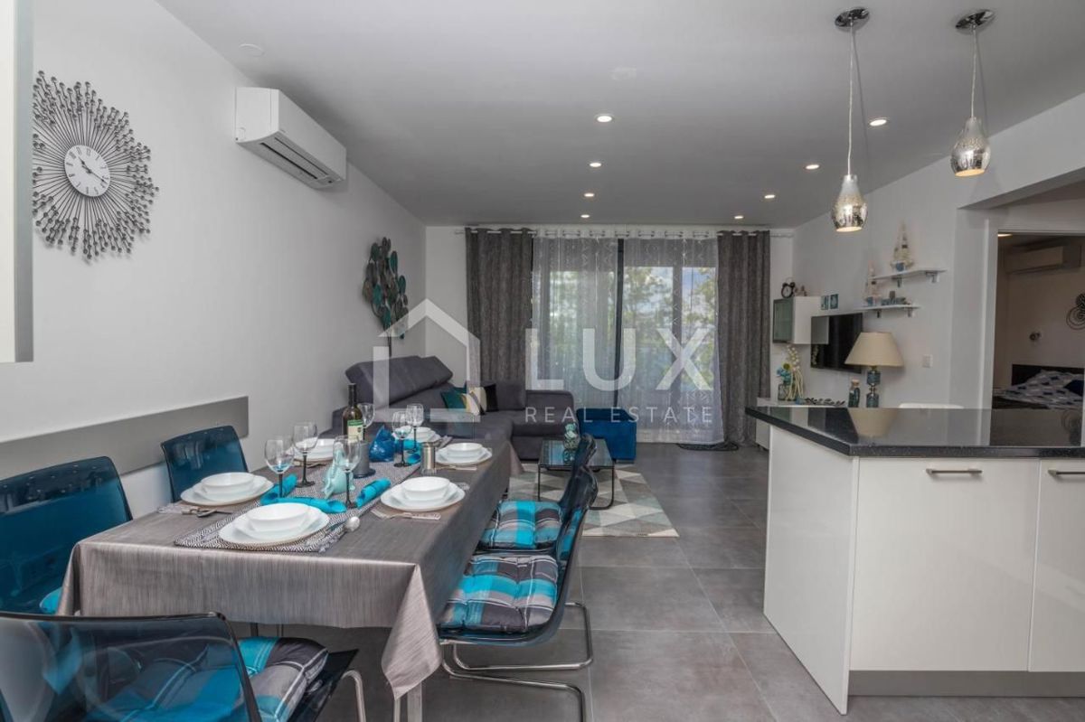 SELCE - apartma 2s+db, 80m od morja, stavba z dvigalom