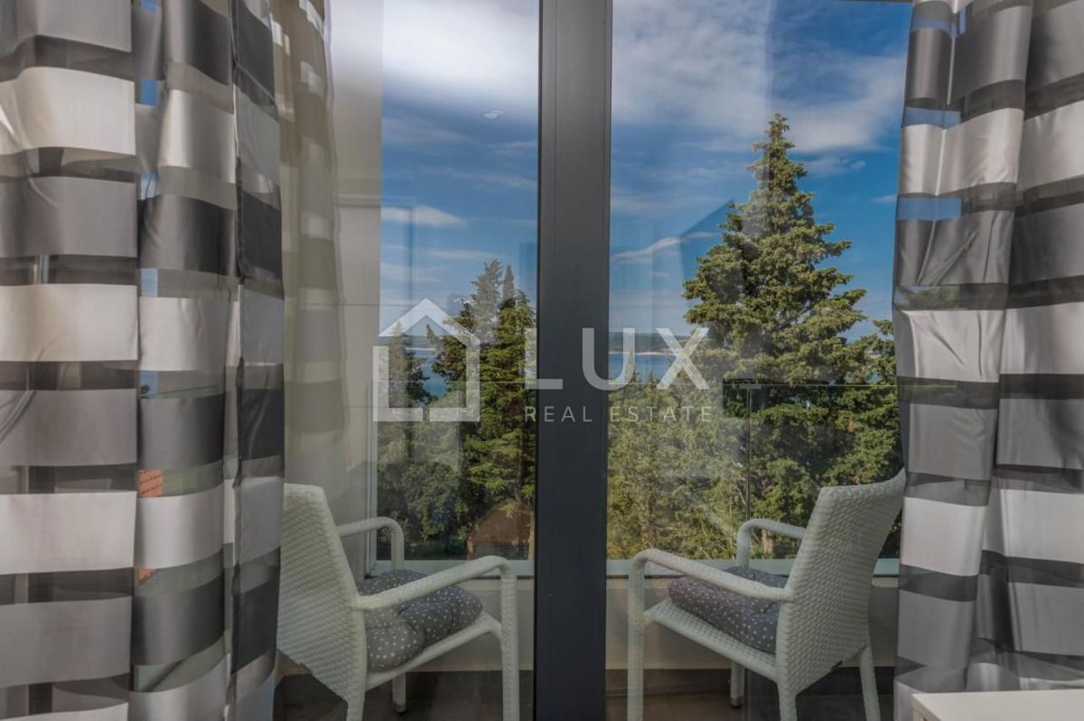SELCE - apartma 2s+db, 80m od morja, stavba z dvigalom