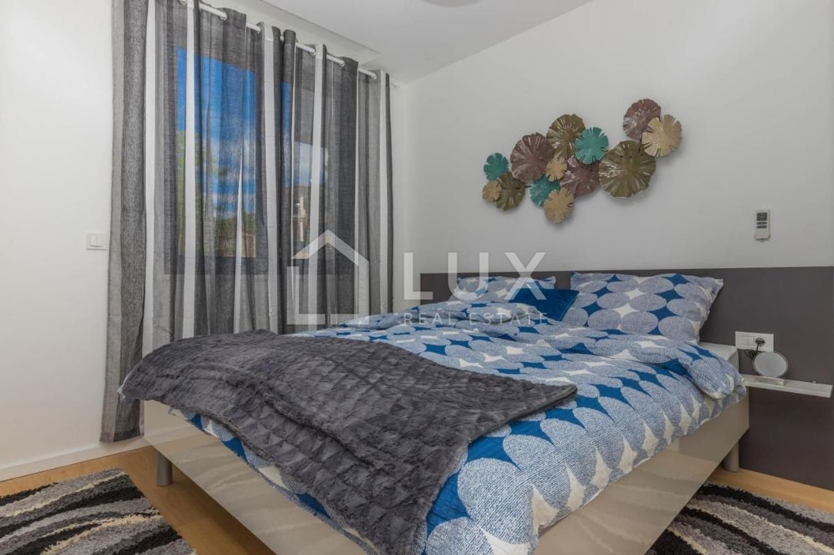 SELCE - apartma 2s+db, 80m od morja, stavba z dvigalom