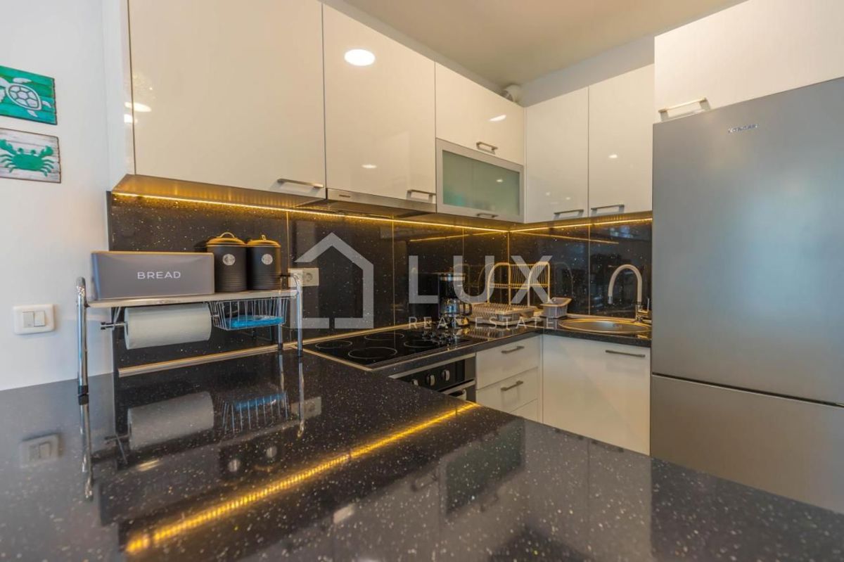 SELCE - apartma 2s+db, 80m od morja, stavba z dvigalom