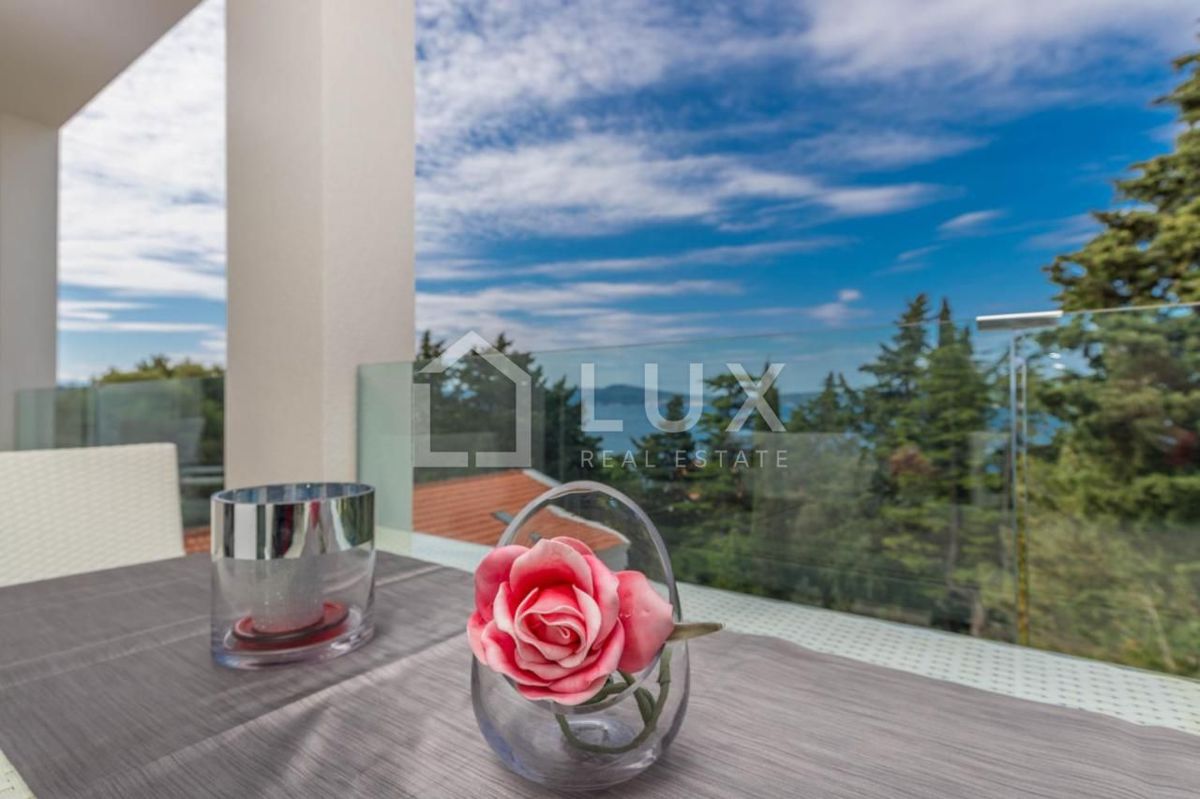 SELCE - apartma 2s+db, 80m od morja, stavba z dvigalom