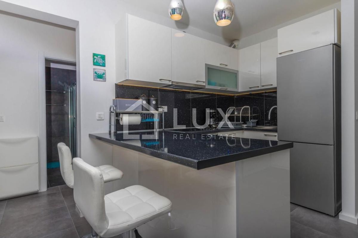 SELCE - apartma 2s+db, 80m od morja, stavba z dvigalom
