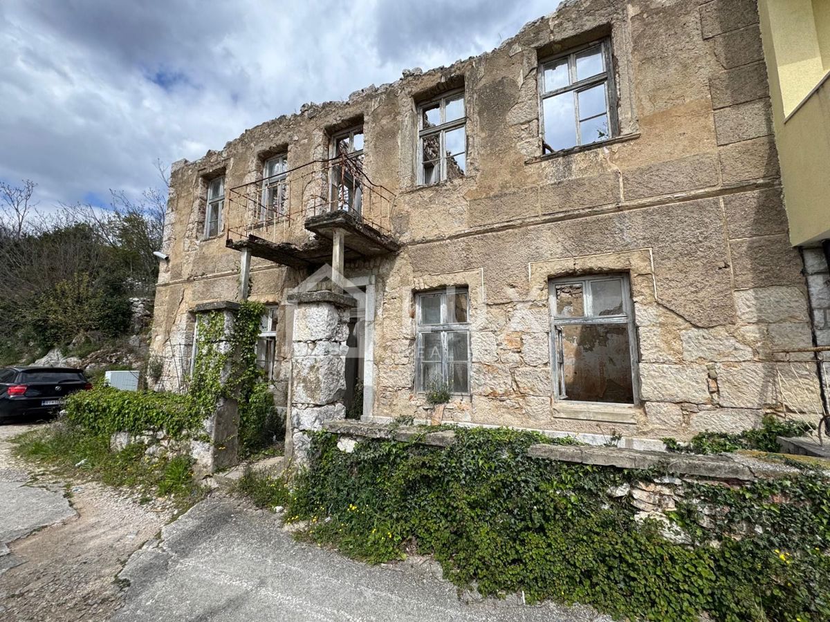 CRIKVENICA - zemljišče 1380m2 s starinami