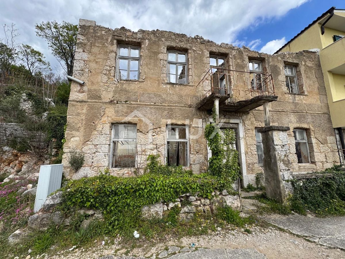CRIKVENICA - zemljišče 1380m2 s starinami