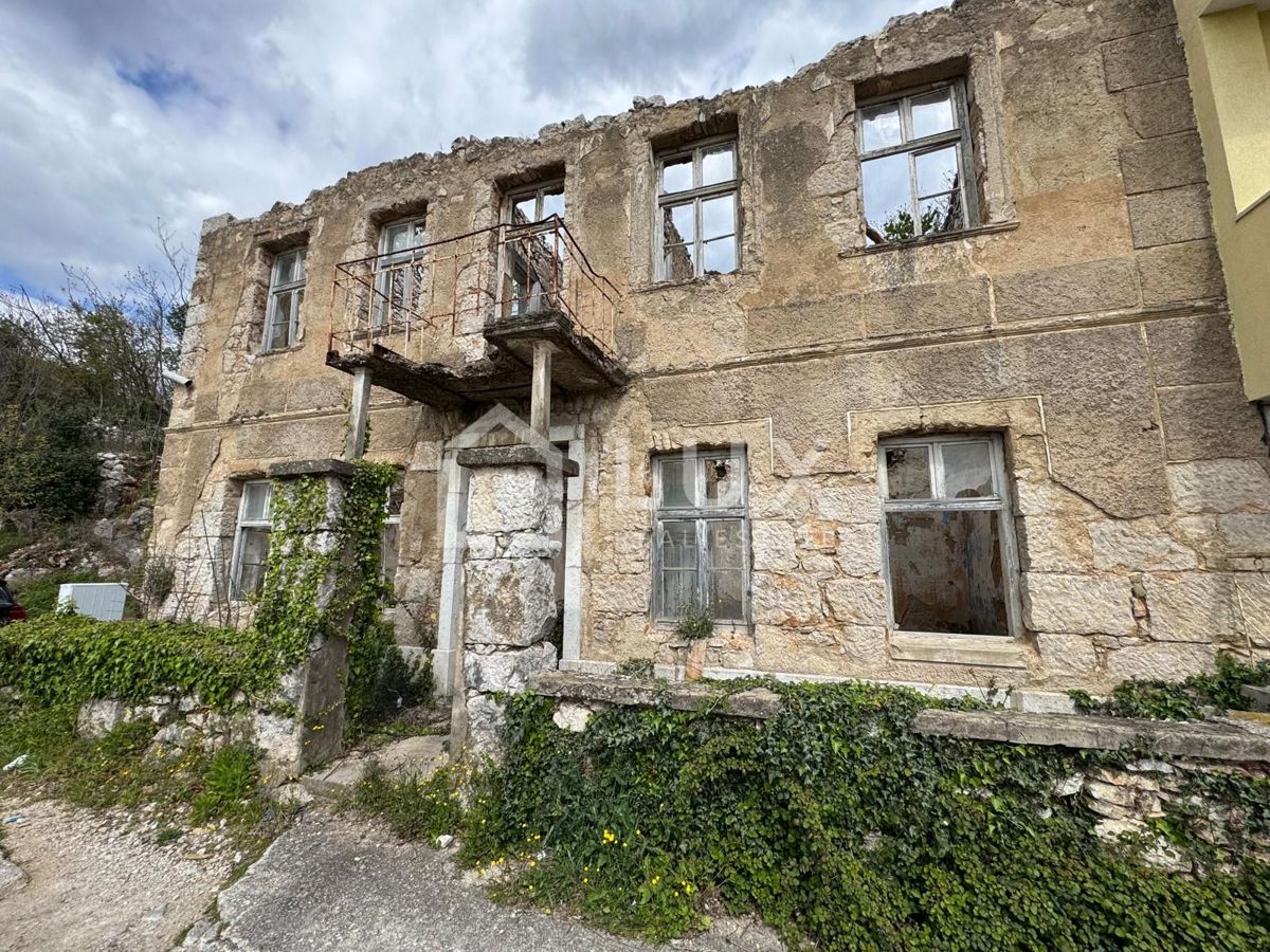 CRIKVENICA - zemljišče 1380m2 s starinami