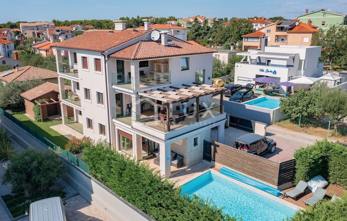 FAŽANA - vila z bazenom in pogledom na morje