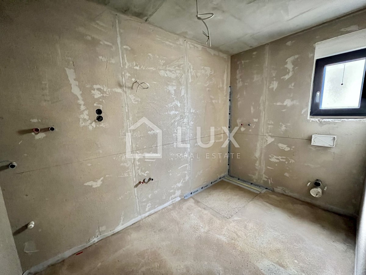 DRAMALJ - dvoetažni apartma 118m2, pogled na morje