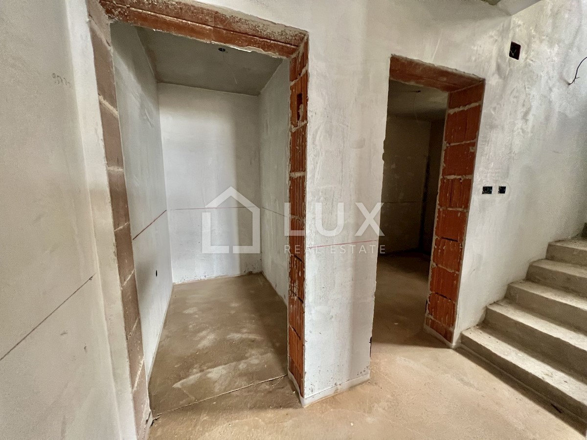 DRAMALJ - dvoetažni apartma 118m2, pogled na morje