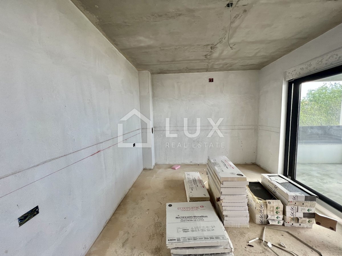 DRAMALJ - dvoetažni apartma 118m2, pogled na morje