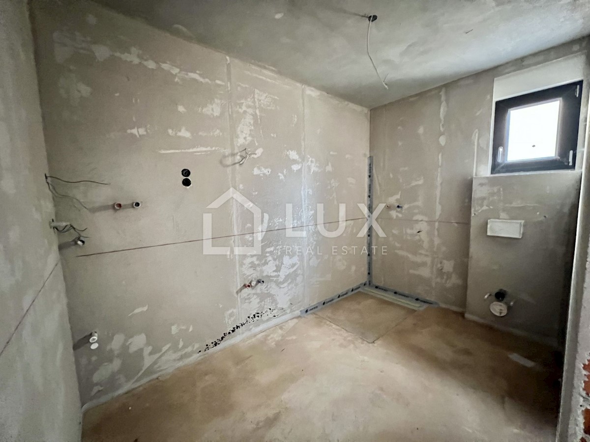 DRAMALJ - dvoetažni apartma 118m2, pogled na morje