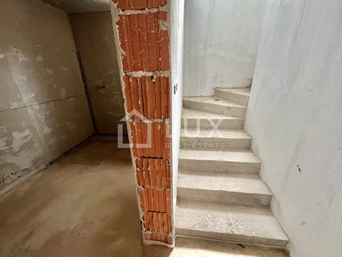 DRAMALJ - dvoetažni apartma 118m2, pogled na morje