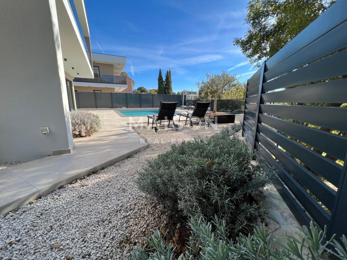 Hiša Smoljanci, Svetvinčenat, 190m2