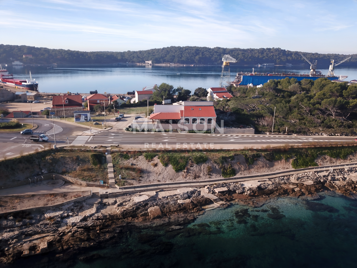 Poslovni prostor Mali Lošinj, 391,26m2