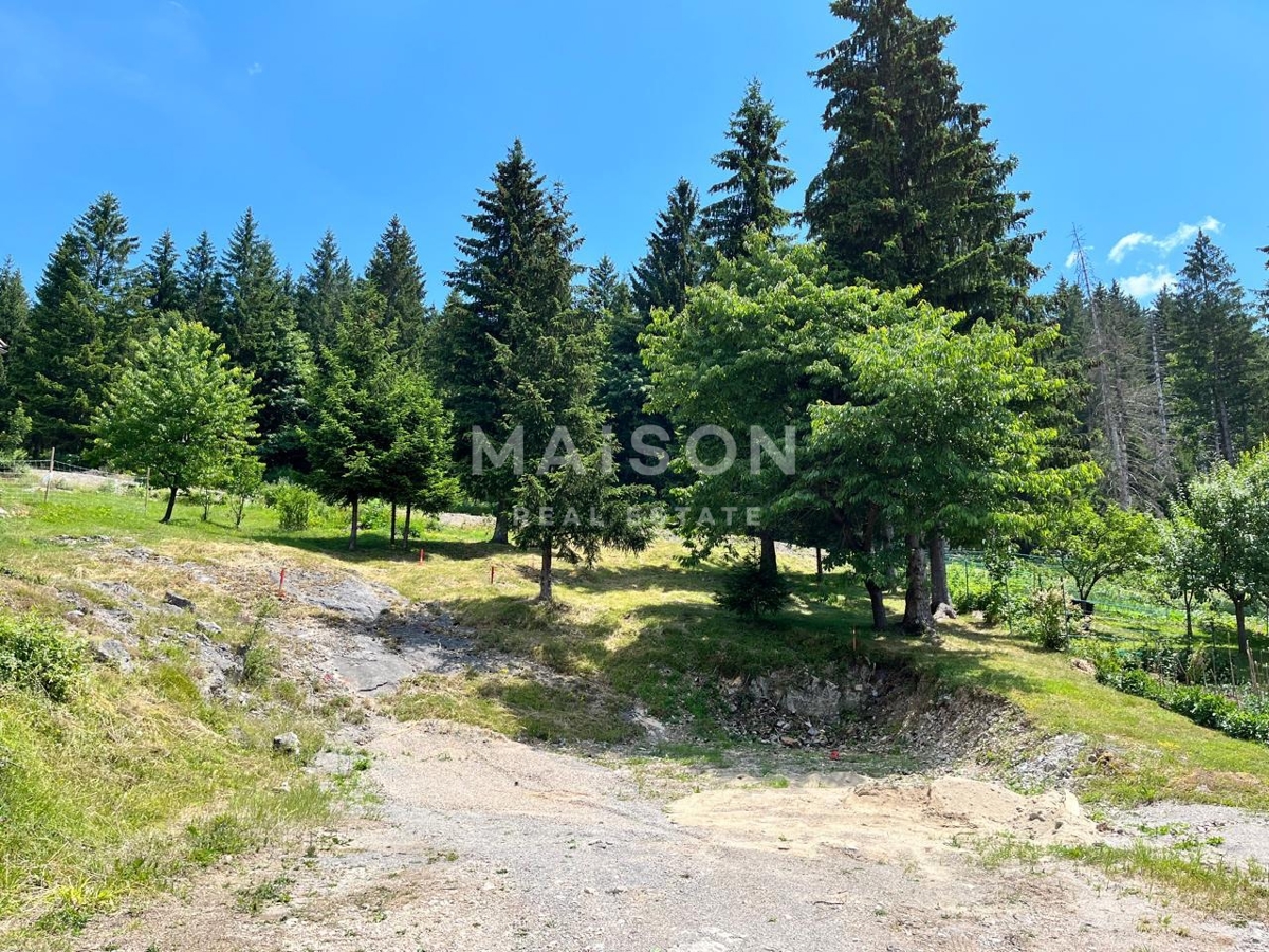 Zemljišče Ravna Gora, 847m2