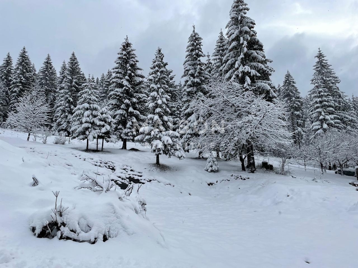 Zemljišče Ravna Gora, 847m2