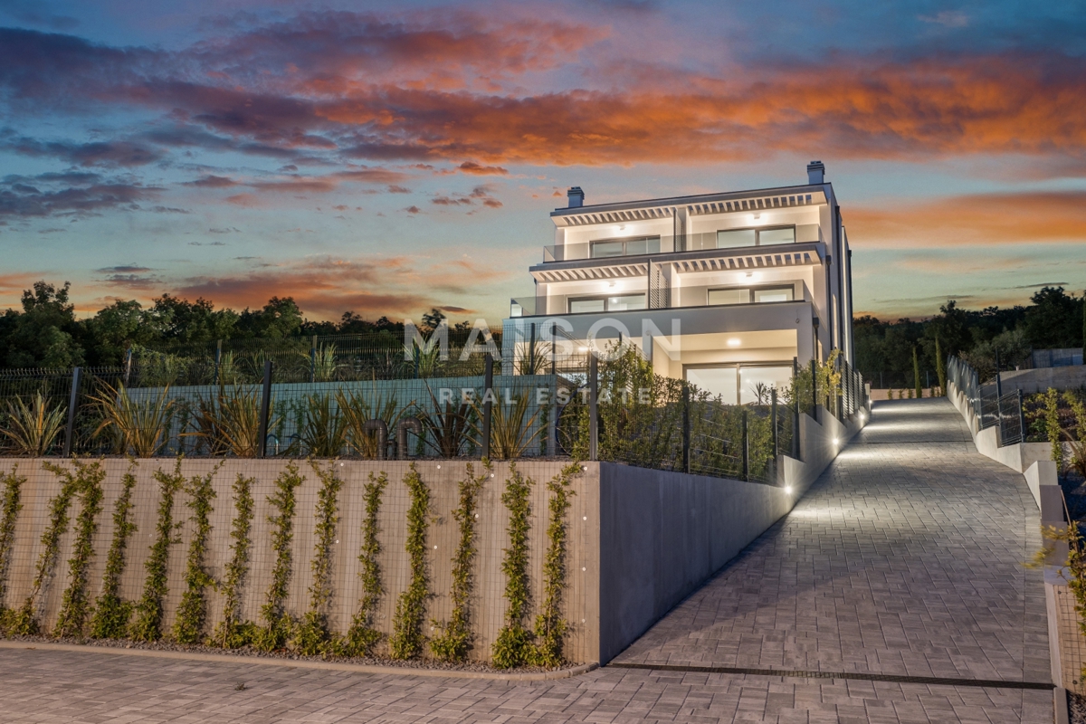 Hiša Kostrena, 203,67m2