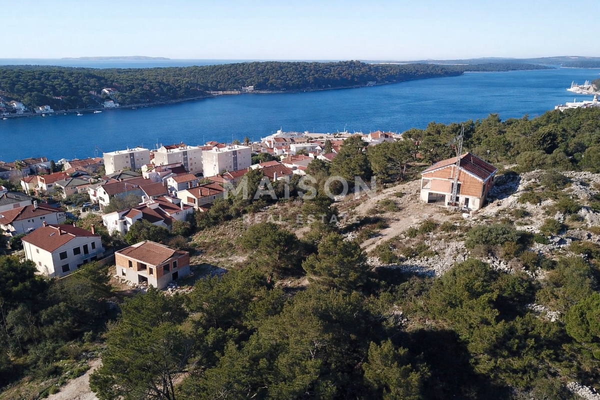 Zemljišče Mali Lošinj, 827m2