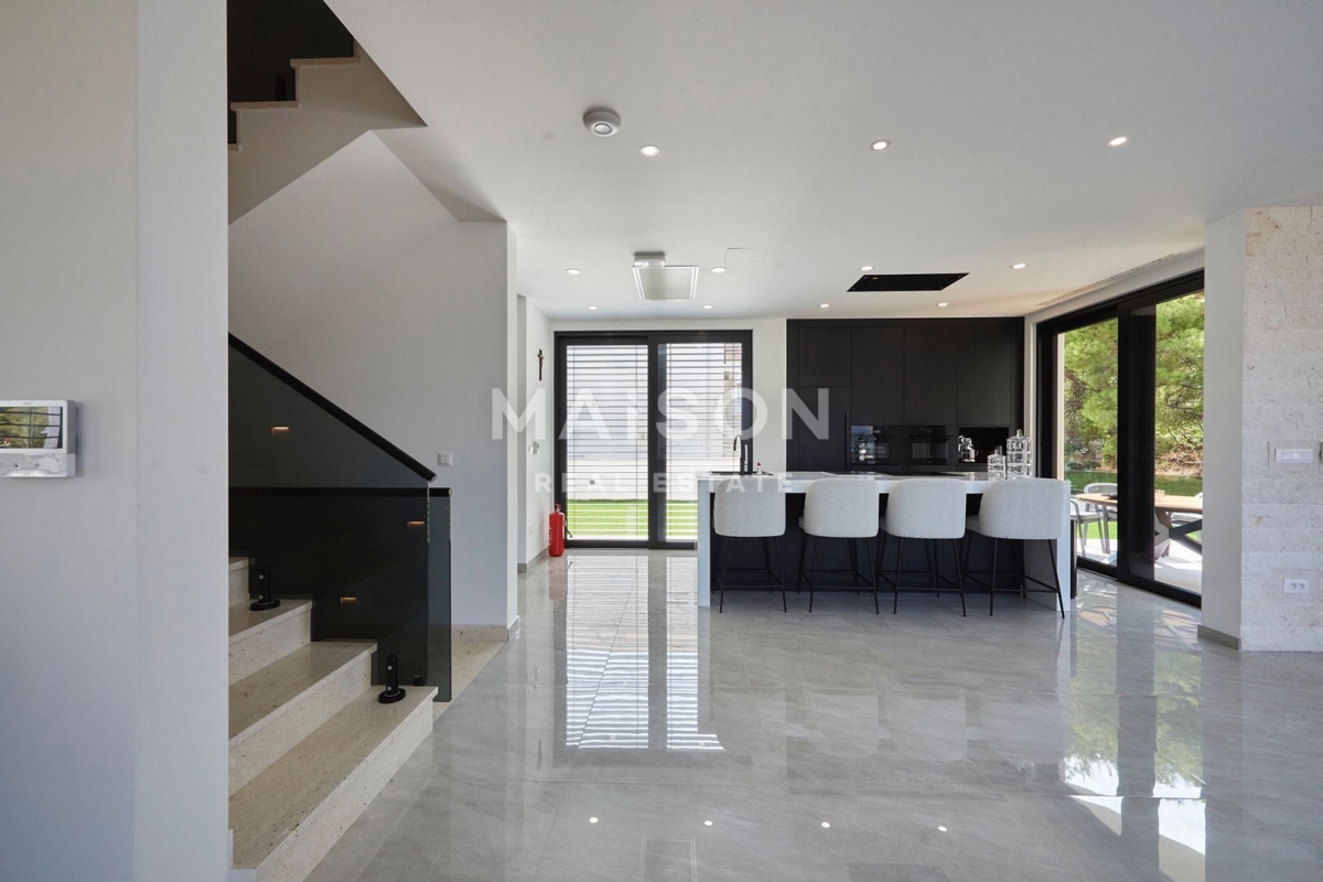 Vila Trogir, 370,09m2