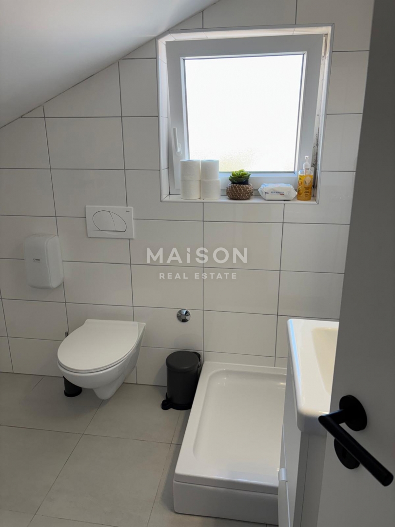 Moderný Dvojpodlažný Byt so Strešnou Terasou a Výhľadom na More – Mesto Krk