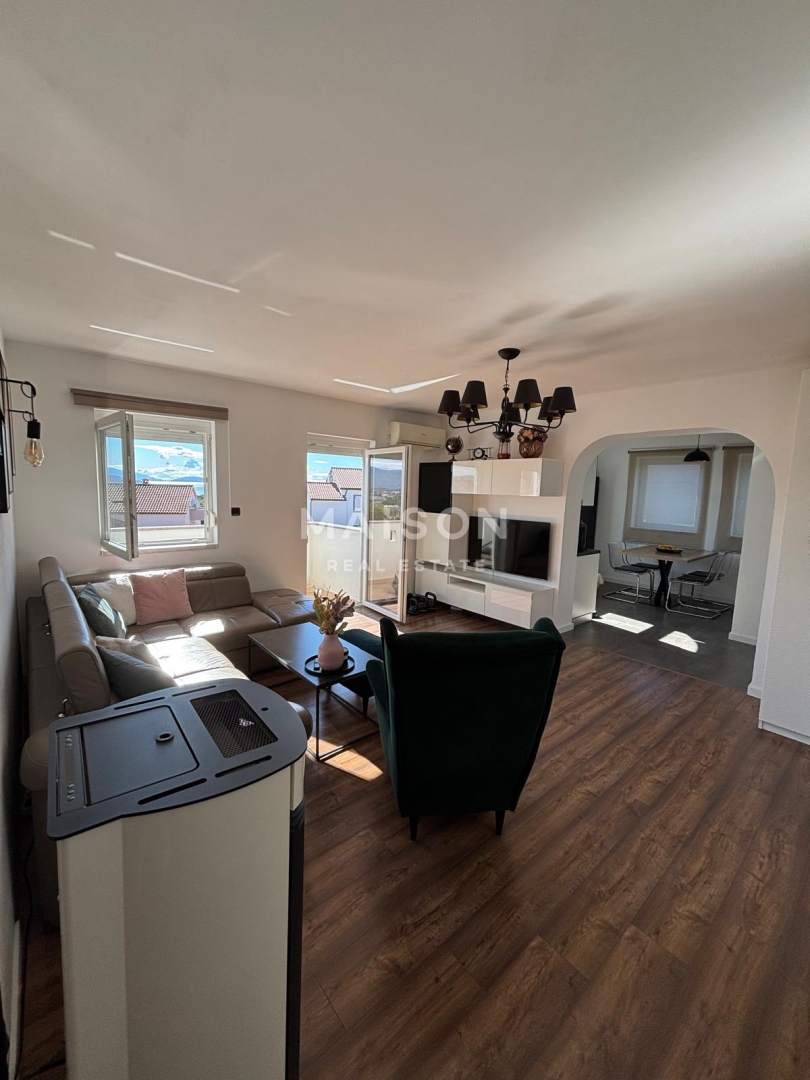 Moderný Dvojpodlažný Byt so Strešnou Terasou a Výhľadom na More – Mesto Krk