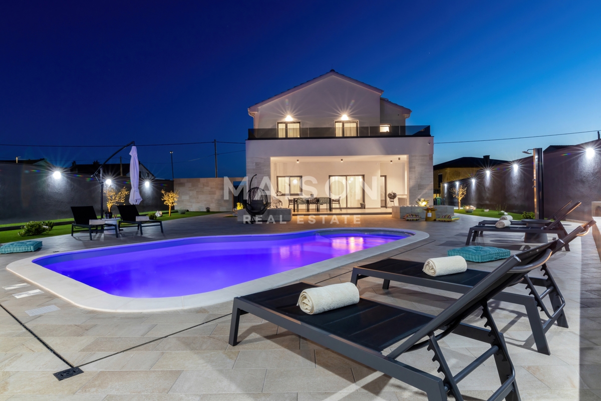 Hiša Novi Vinodolski, 302m2