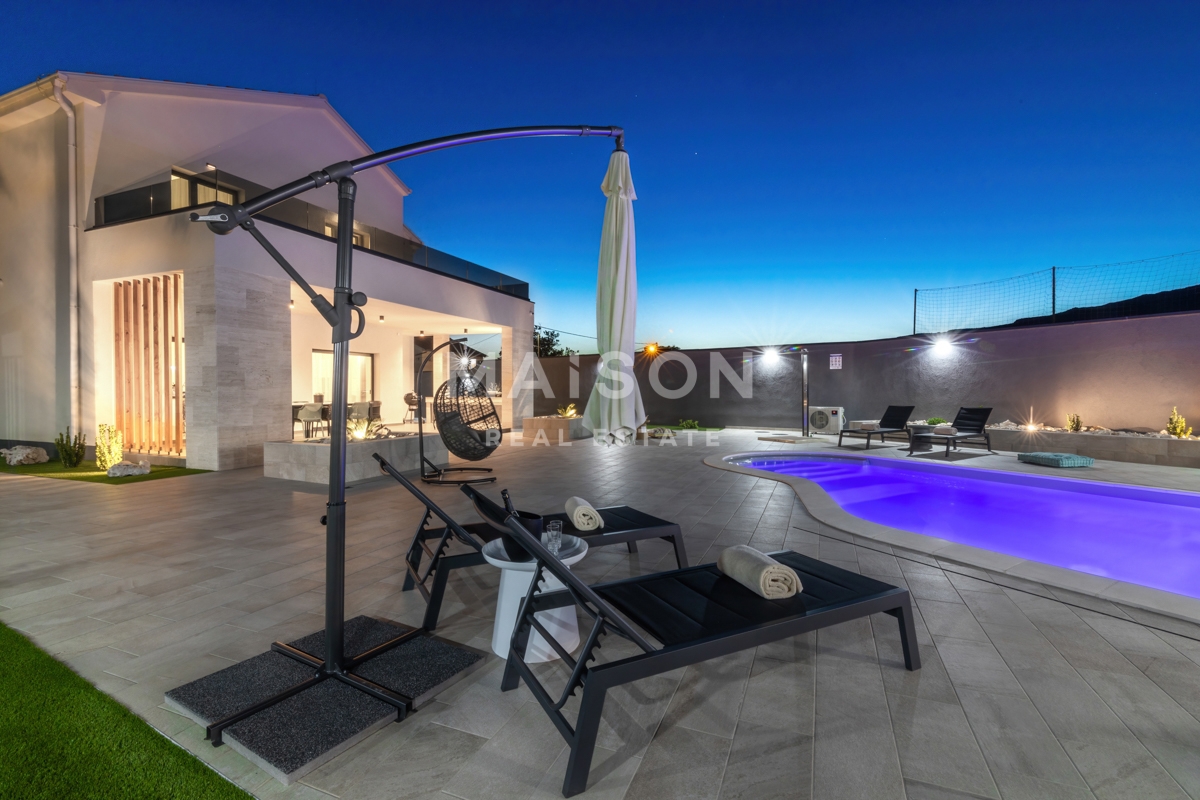 Hiša Novi Vinodolski, 302m2