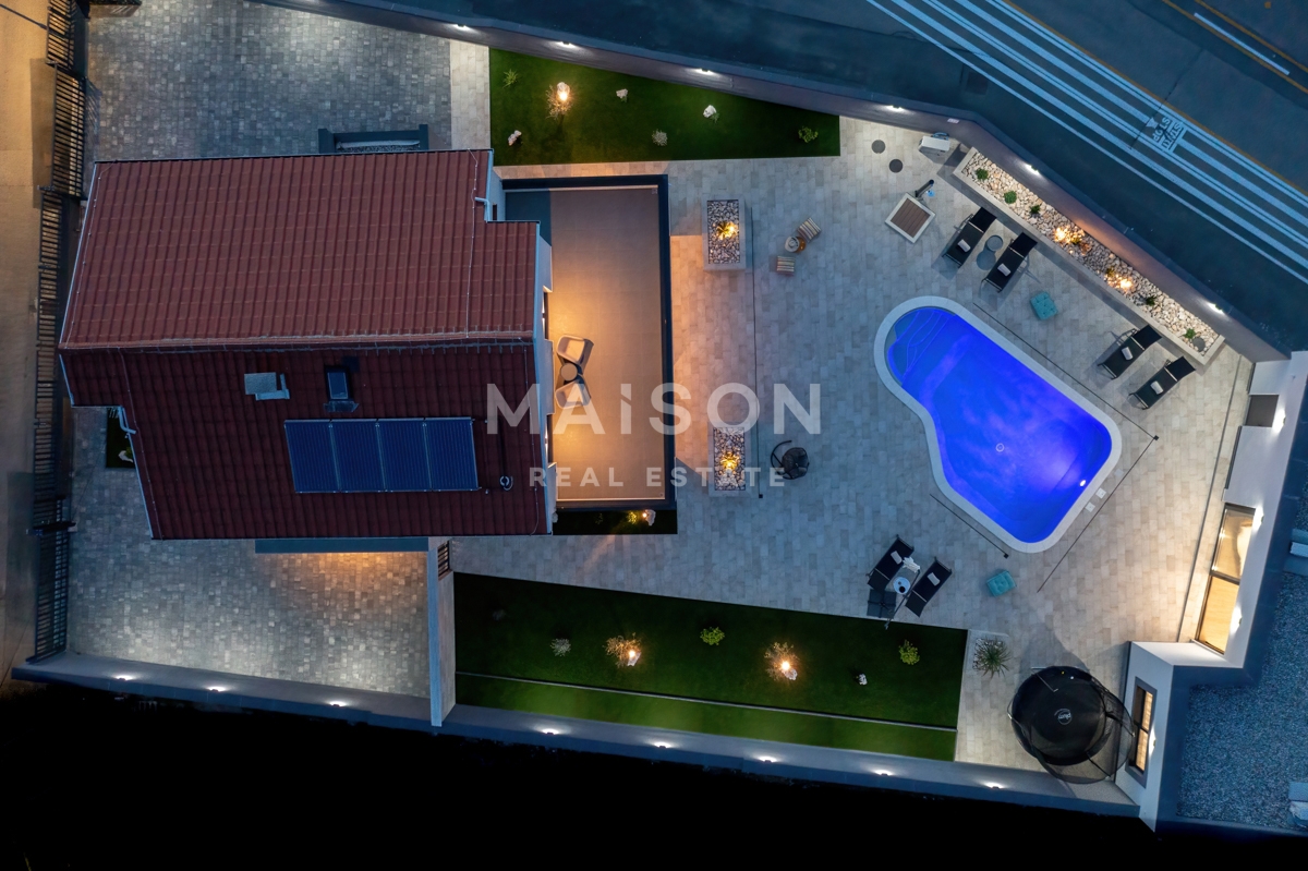 Hiša Novi Vinodolski, 302m2