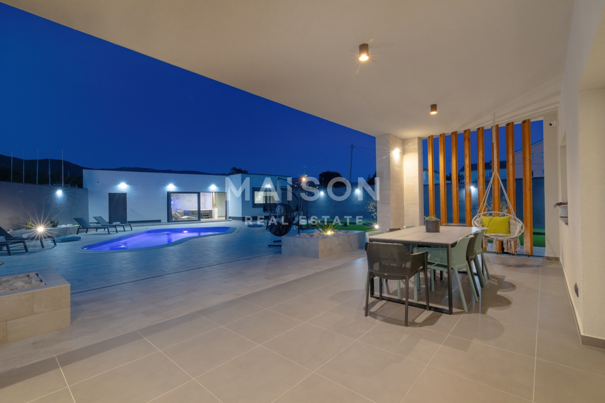 Hiša Novi Vinodolski, 302m2