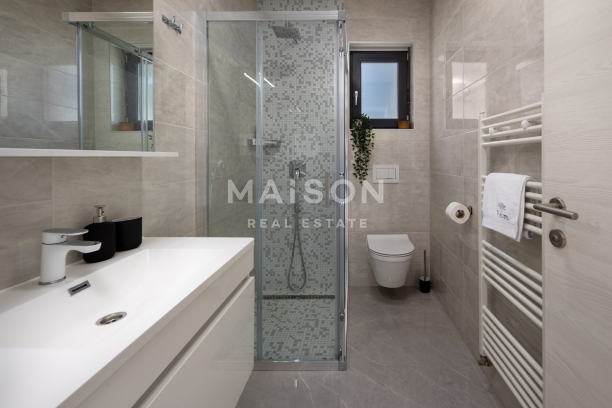 Hiša Šmrika, Kraljevica, 245m2