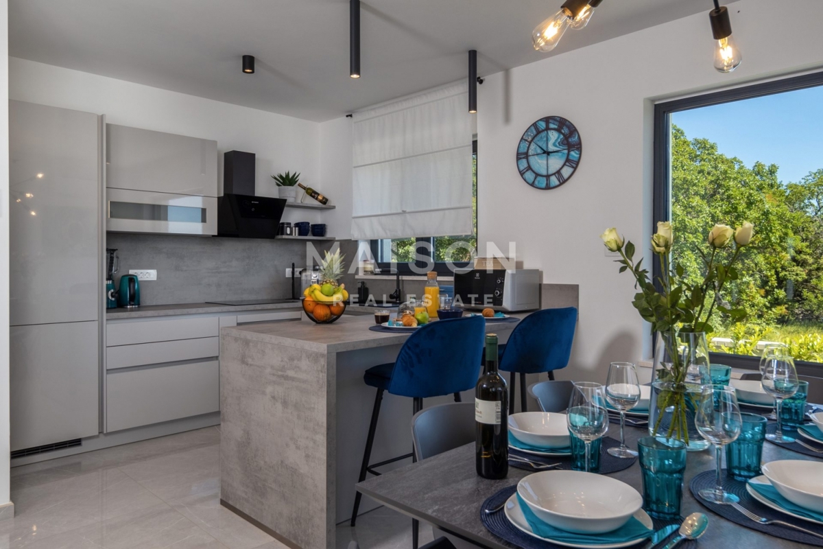 Hiša Šmrika, Kraljevica, 245m2