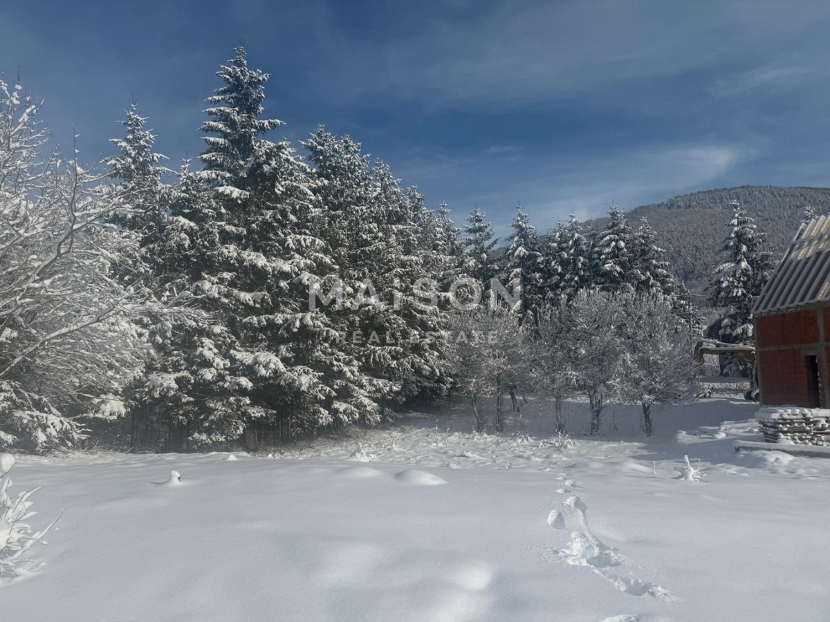 Zemljišče Mrkopalj, 885m2