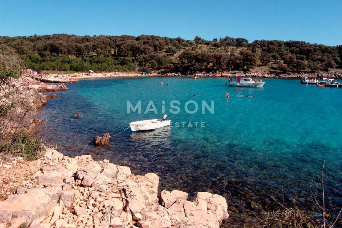 Zemljišče Novalja, 714m2