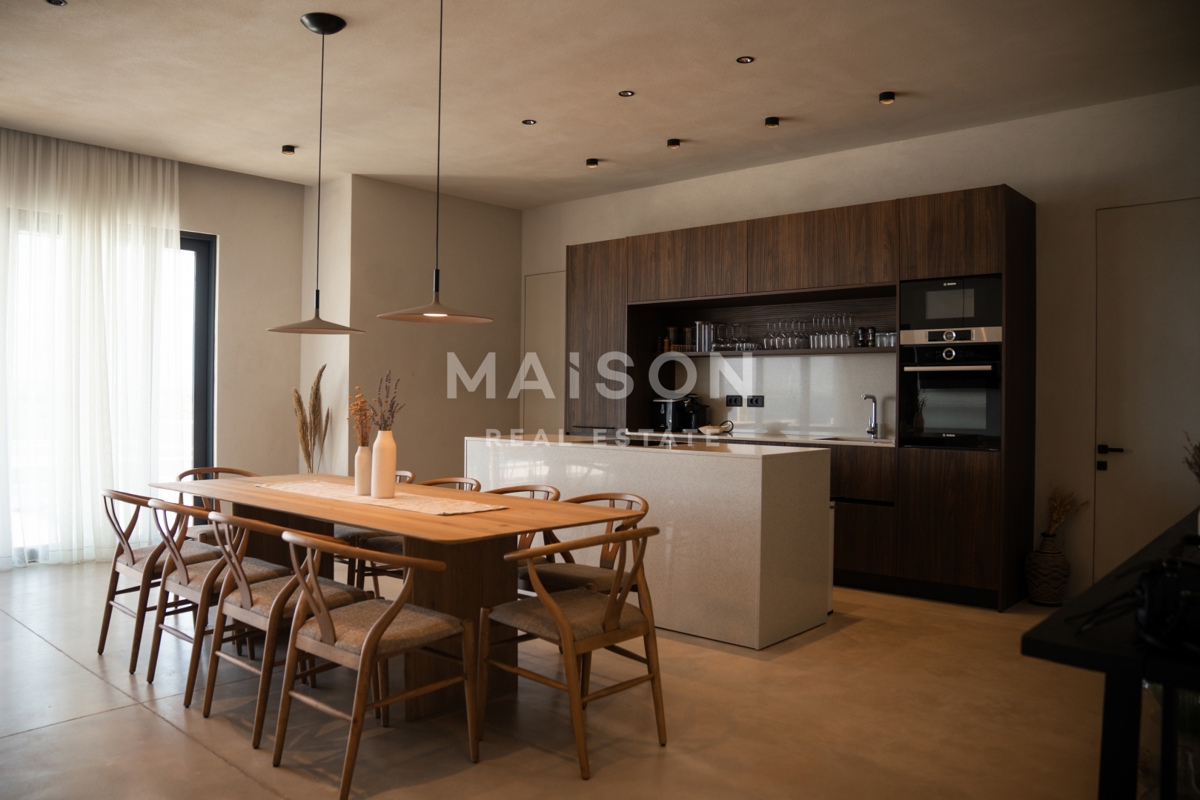 Hiša Povljana, 295m2