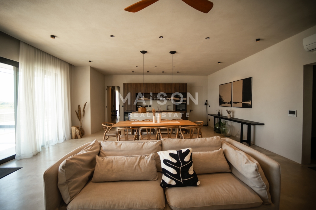 Hiša Povljana, 295m2