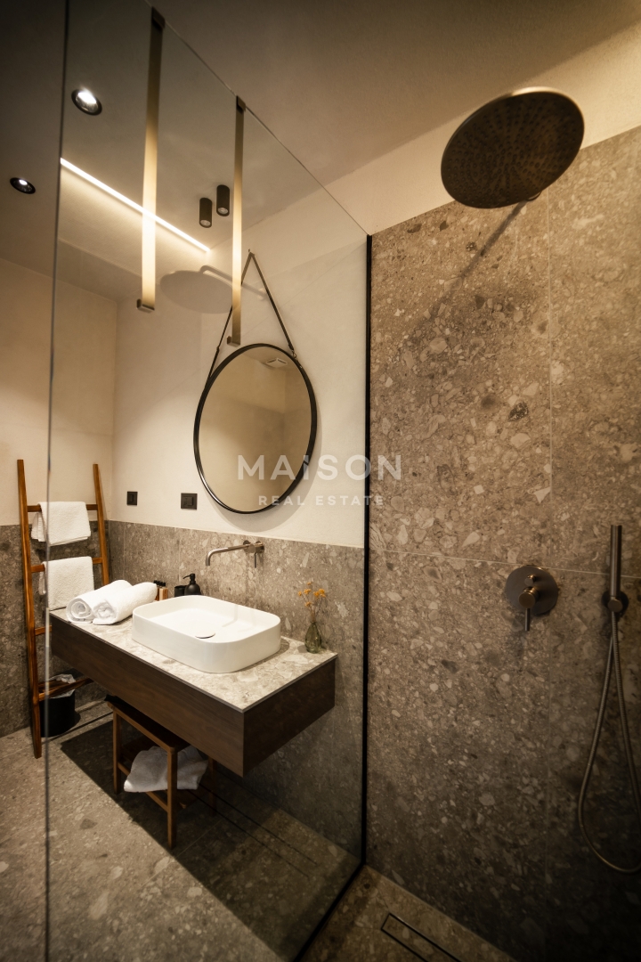 Hiša Povljana, 295m2