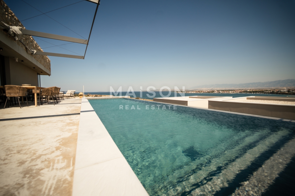 Hiša Povljana, 295m2