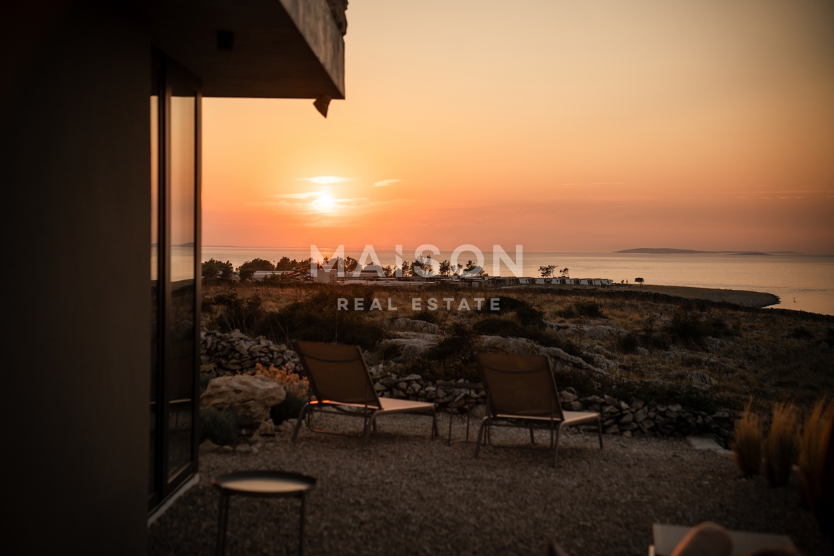 Hiša Povljana, 295m2