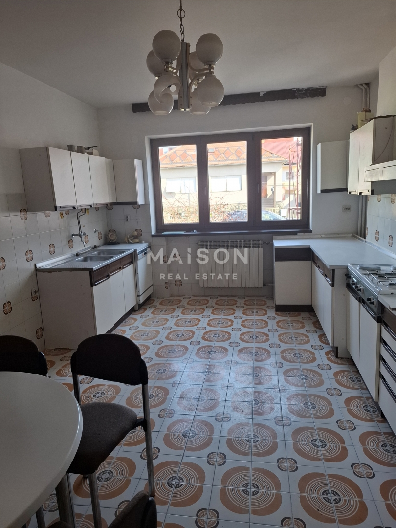 Hiša Zibel, Sisak, 400m2