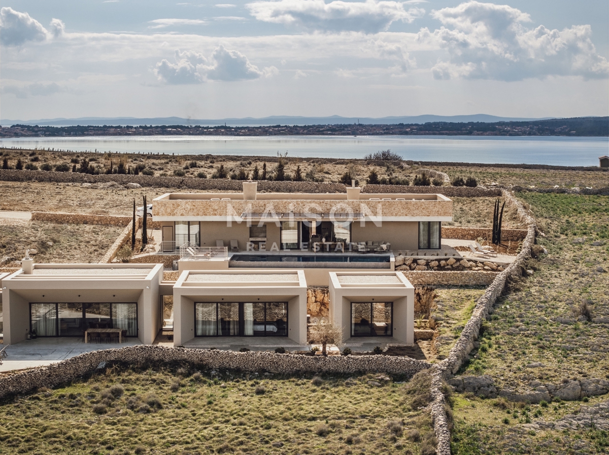 Hiša Povljana, 400m2